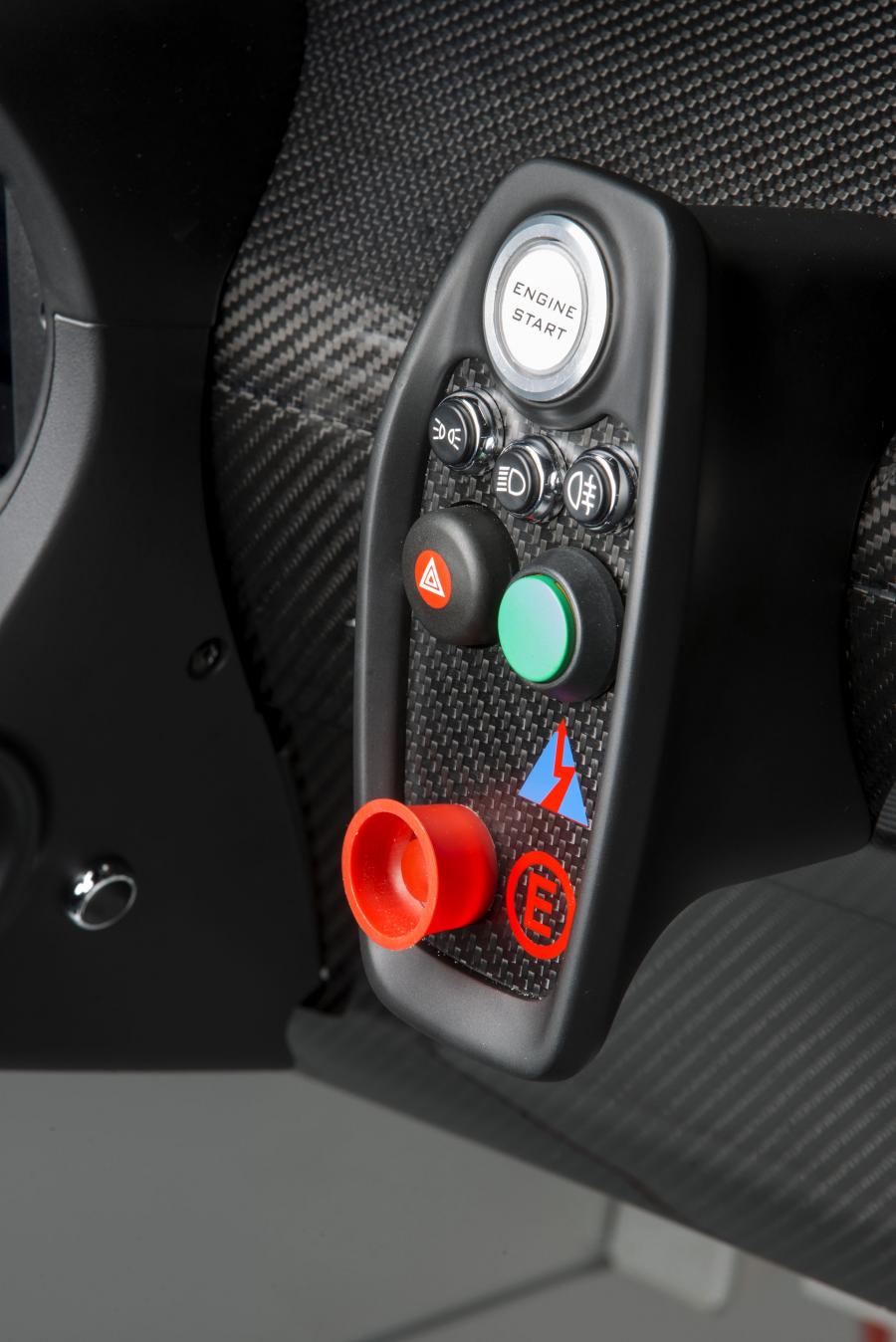 Детали интерьера Lotus 3-Eleven 430 2018 года  (фото 6 из 6)